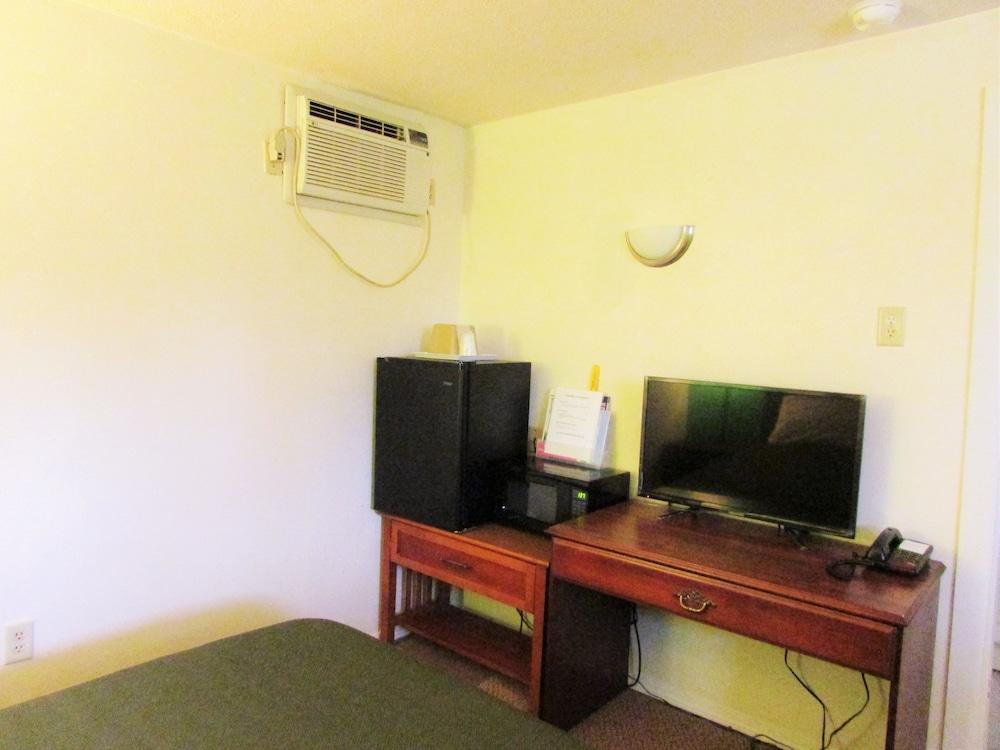 Traveler's Inn Motel photo 19