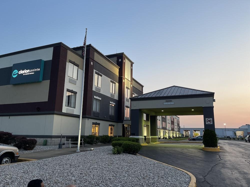 Clarion Pointe Evansville North photo 27