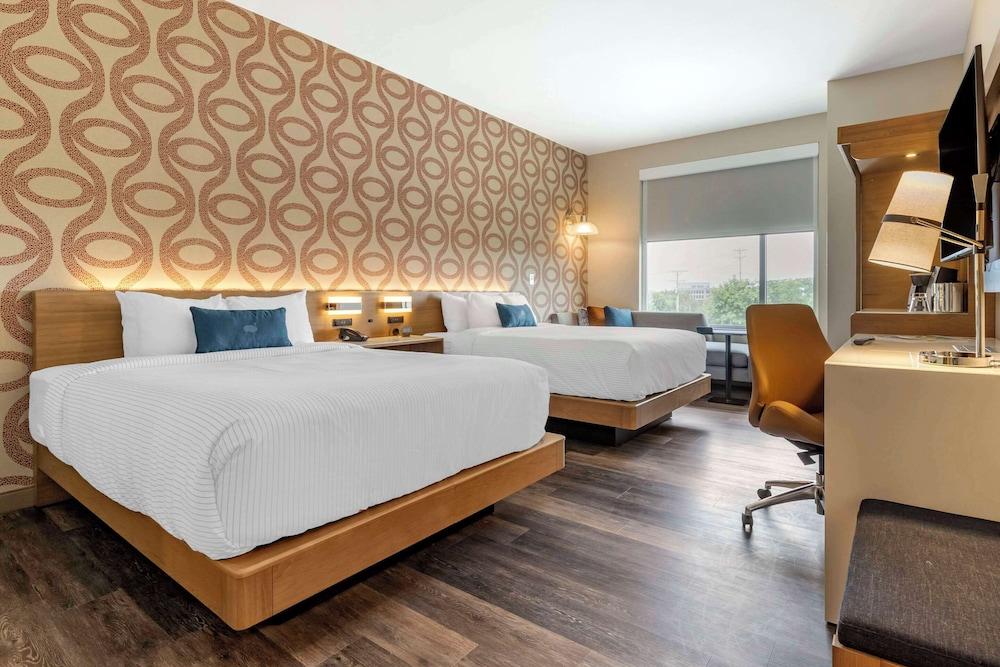 DoubleTree by Hilton Greenville Woodruff Road photo 2