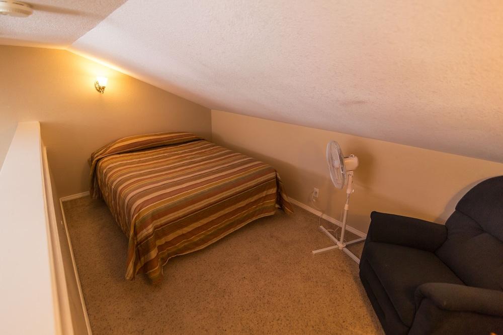 Auslander Condominiums photo 12