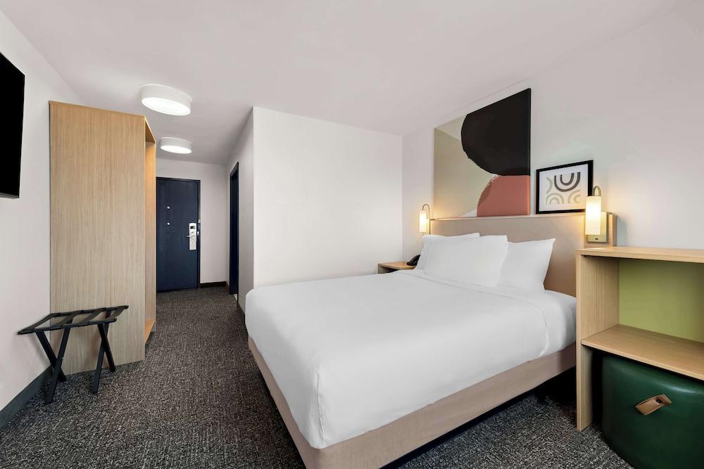Spark by Hilton Norfolk photo 16