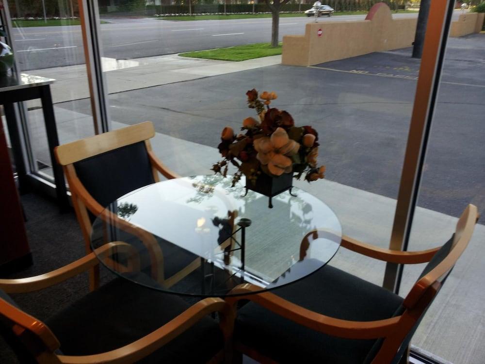 The Metropolitan Inn photo 18