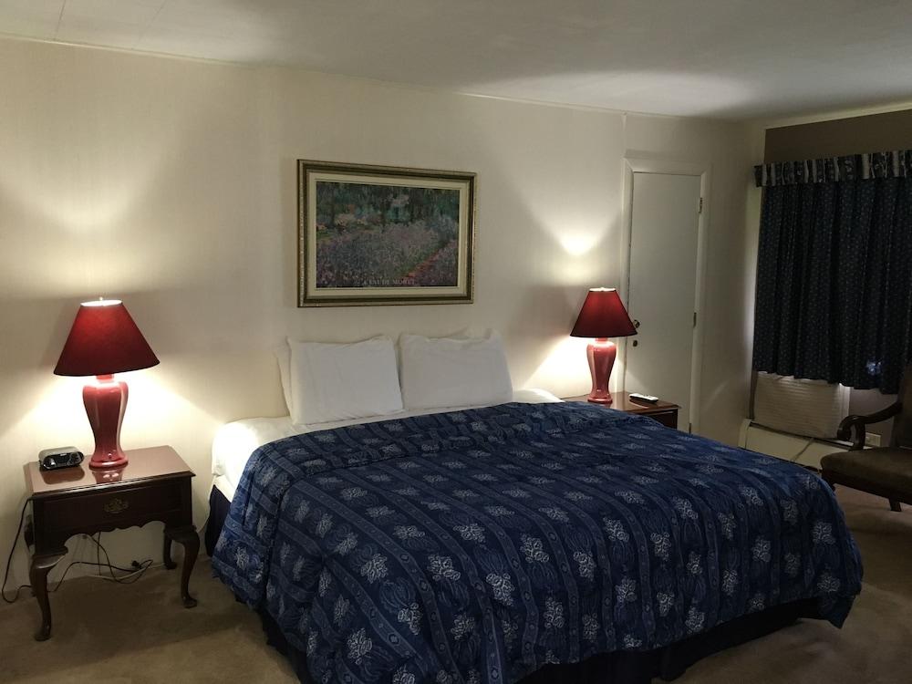 Weathervane Motel photo 36