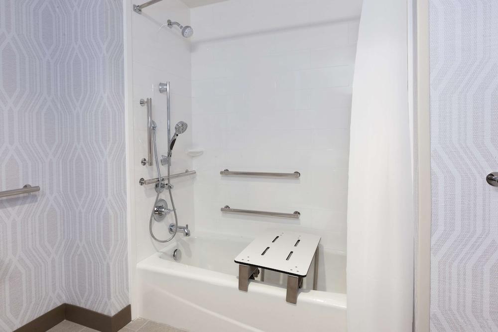 Hampton Inn & Suites Bloomfield Hills Detroit photo 13
