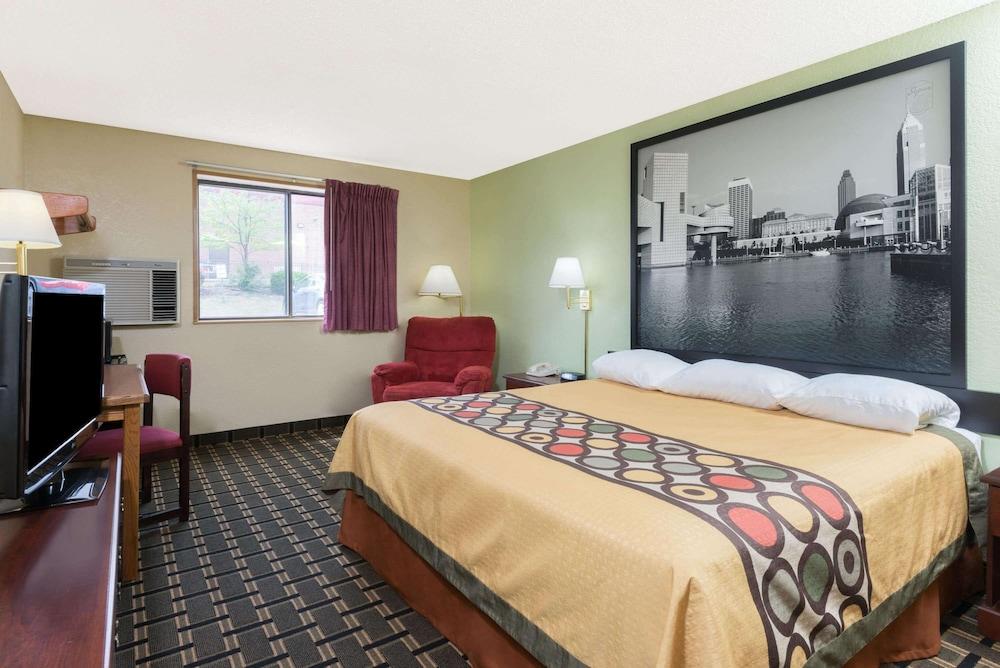 Super 8 by Wyndham Twinsburg/Cleveland Area photo 9