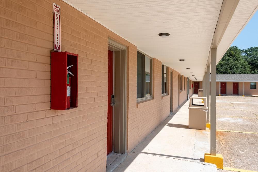Budget Inn & Suites photo 4