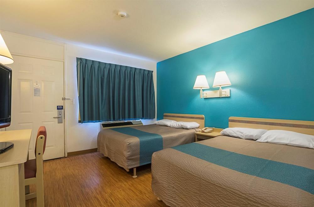 Motel 6 Rochester, MN photo 8