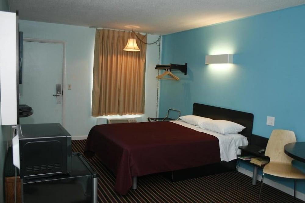 Relax Inn Motel photo 12