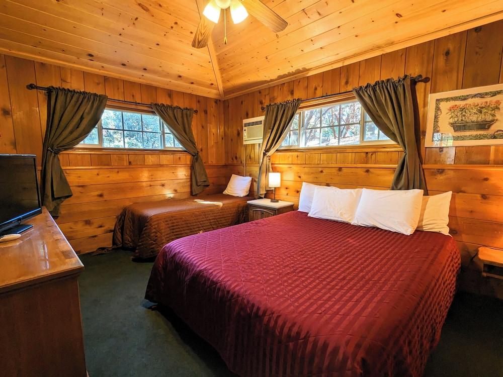 Bluebird Cottage Inn photo 39