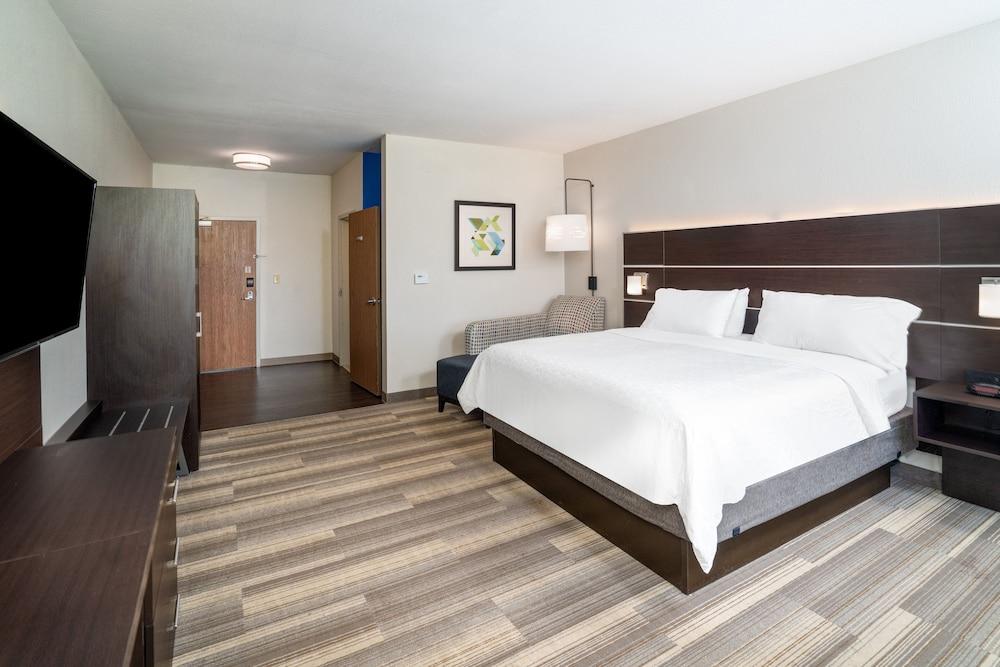 Holiday Inn Express and Suites Winona North by IHG photo 9