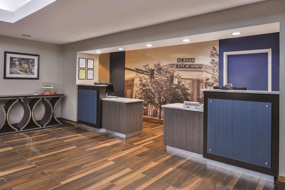 La Quinta Inn & Suites by Wyndham Atlanta South - Newnan photo 1