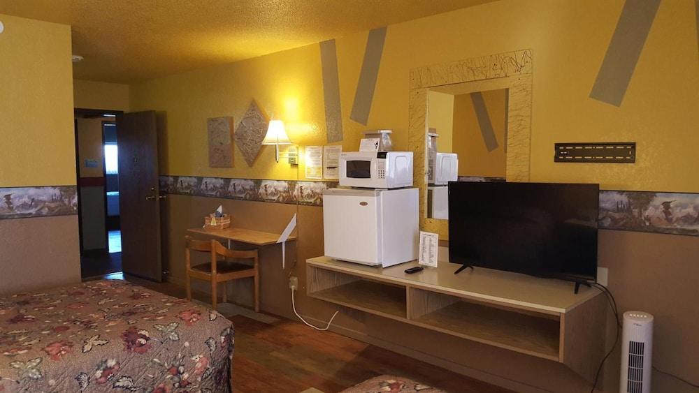 Earth Inn Motel photo 14