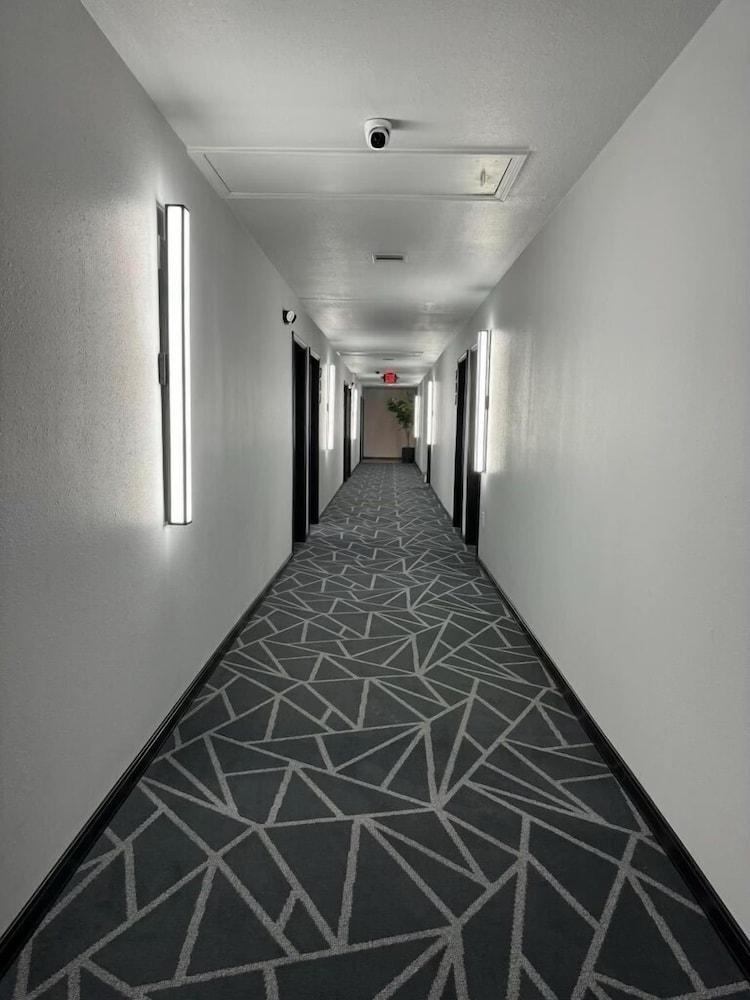 Road House Hotel & RV Park photo 7
