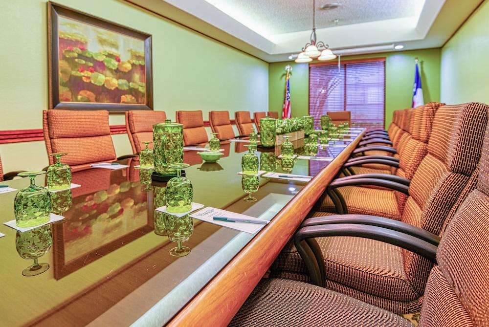 MCM Elegante Suites Abilene photo 26