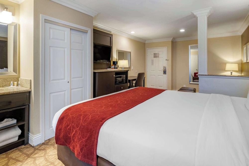 Comfort Suites San Clemente Beach photo 30