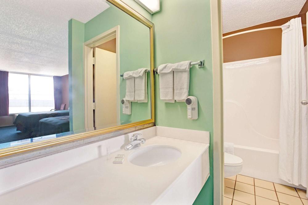 Super 8 by Wyndham Gaffney photo 3