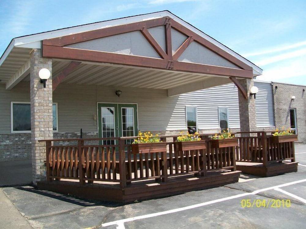 Woodlands Inn & Suites photo 1