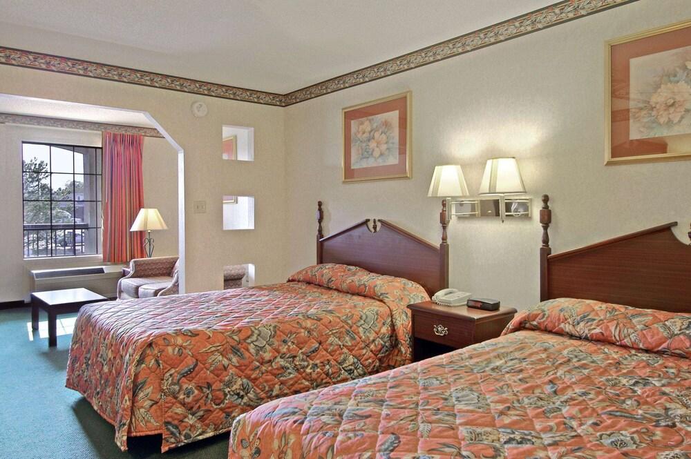 Days Inn & Suites by Wyndham Fort Valley photo 16