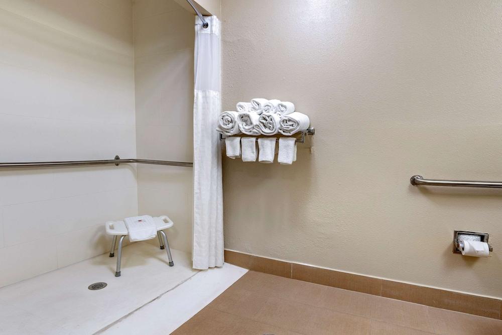 Comfort Inn & Suites Lincoln I-20 photo 23