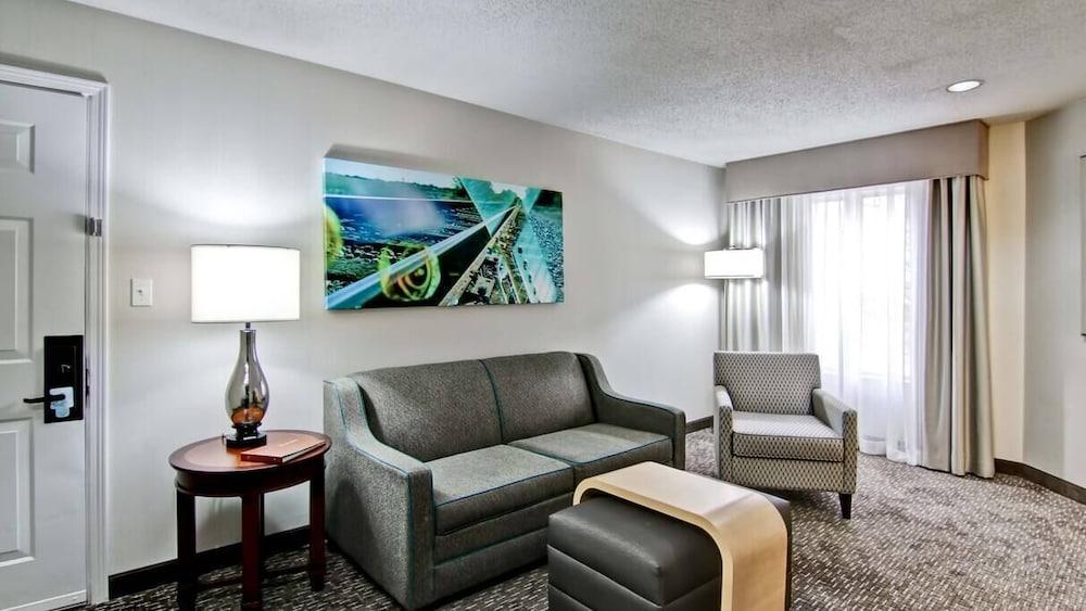 Poplar Inn and Suites photo 15