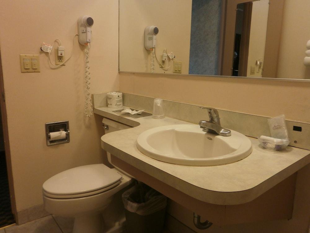 Richmond Inn & Suites photo 18