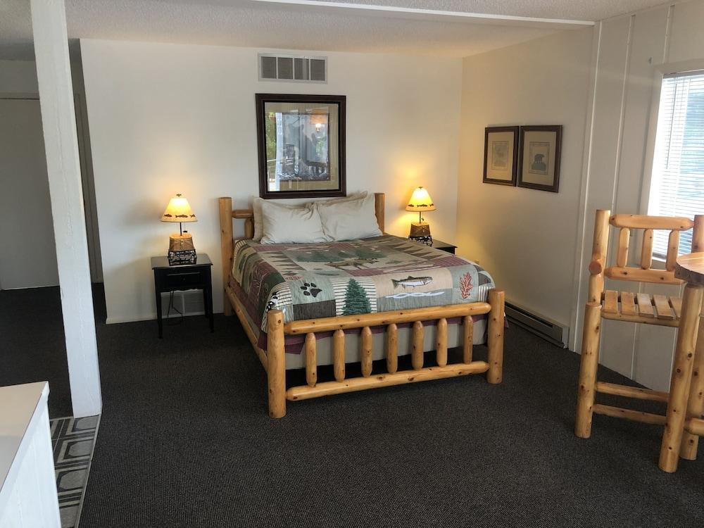 Harbor's Edge Motel photo 12