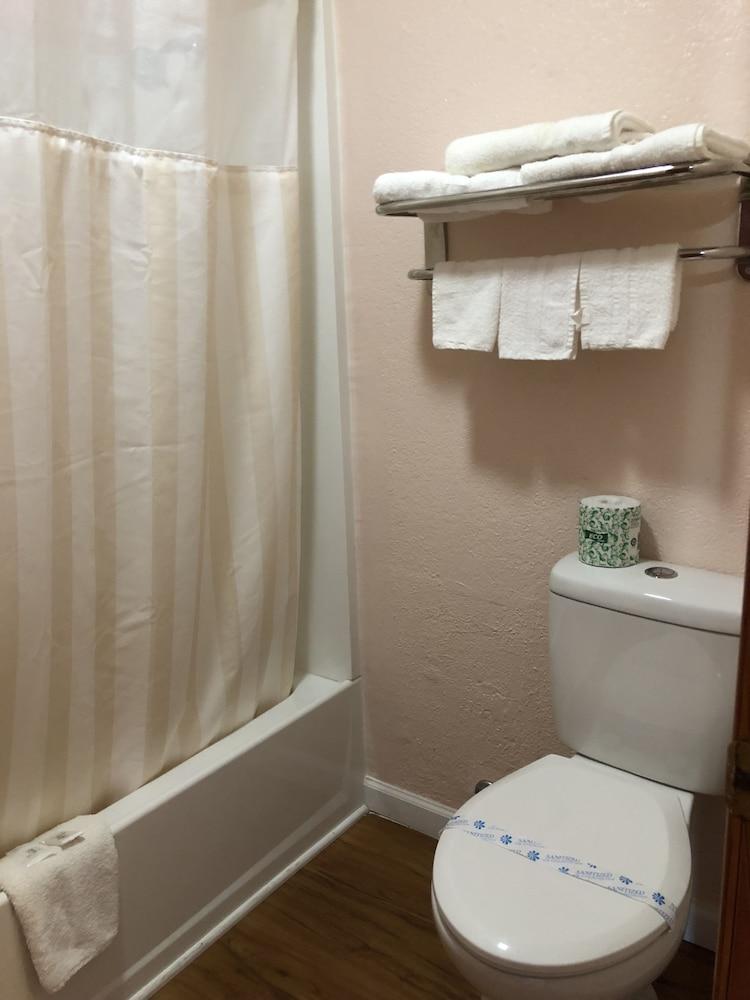 Budget Inn photo 3