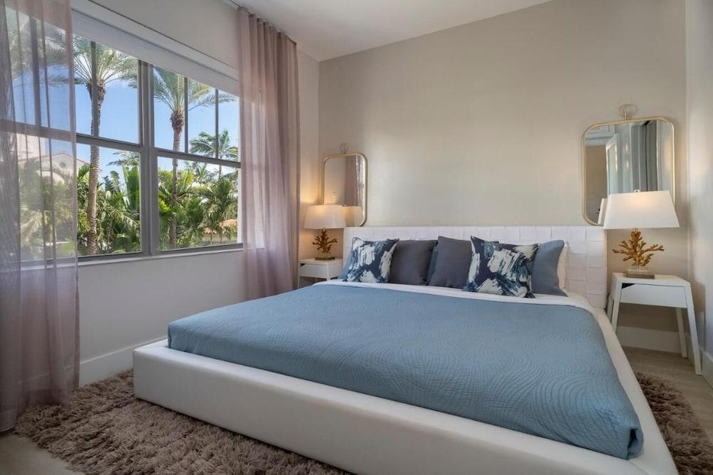 Strand Ocean Drive Suites photo 32