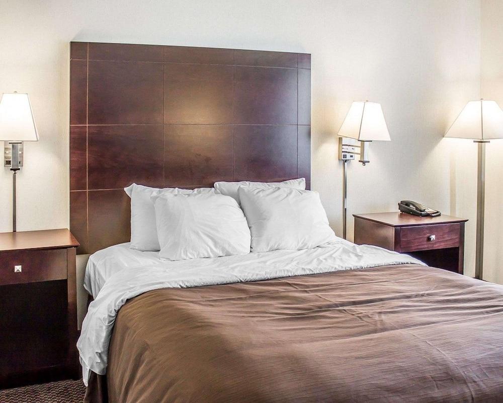 Quality Inn & Suites Sturgeon Bay photo 17