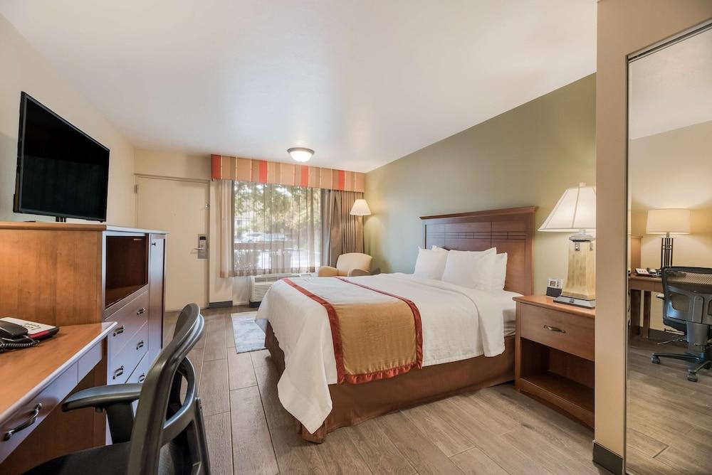 Best Western Town & Country Inn photo 16