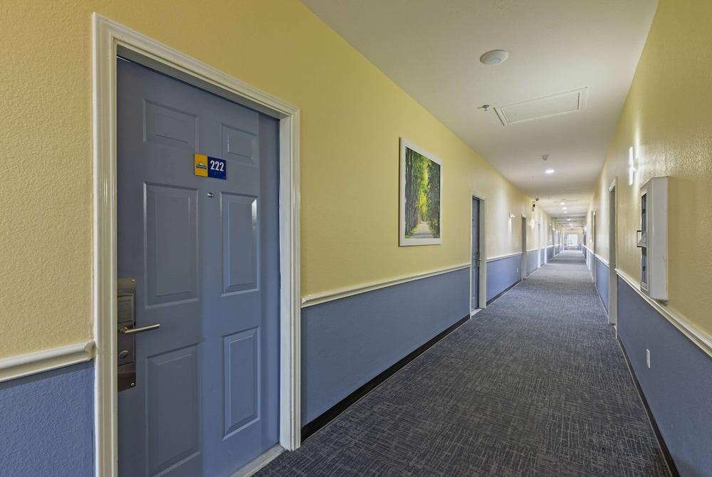 Days Inn & Suites by Wyndham Euless DFW Airport South photo 14