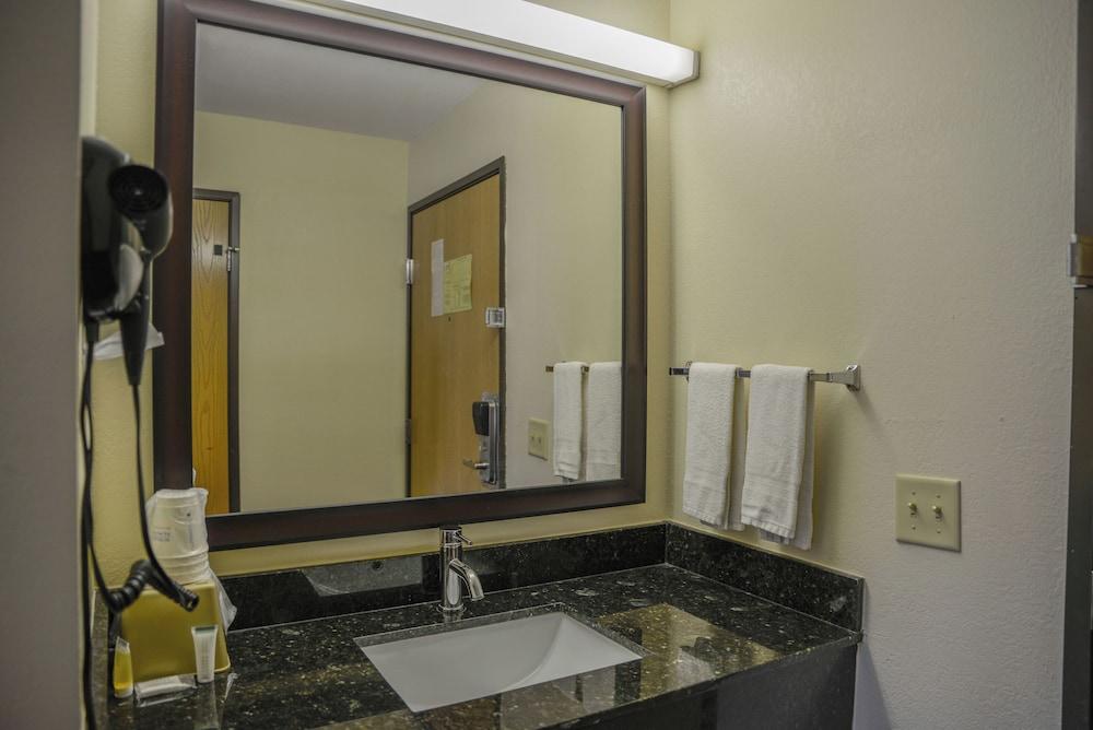 Days Inn by Wyndham Mount Vernon photo 18
