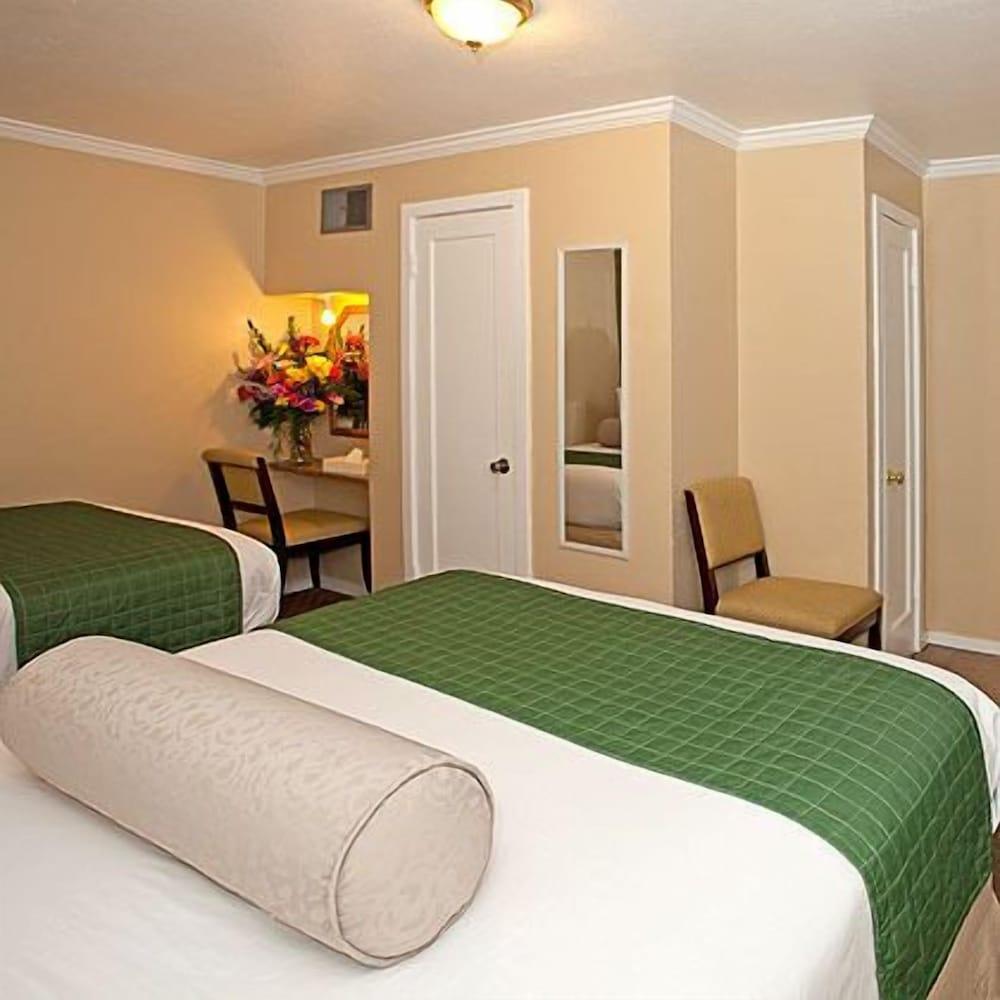 Traveler's Inn photo 21