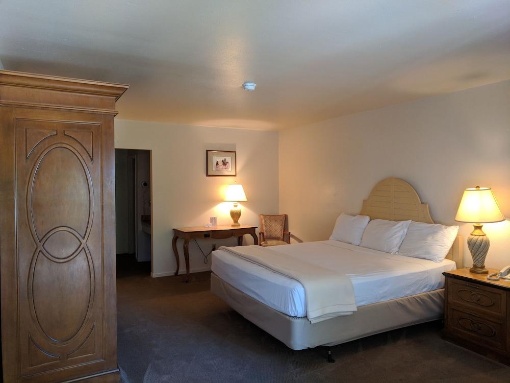 Saddle West Hotel and Casino and RV Park photo 14