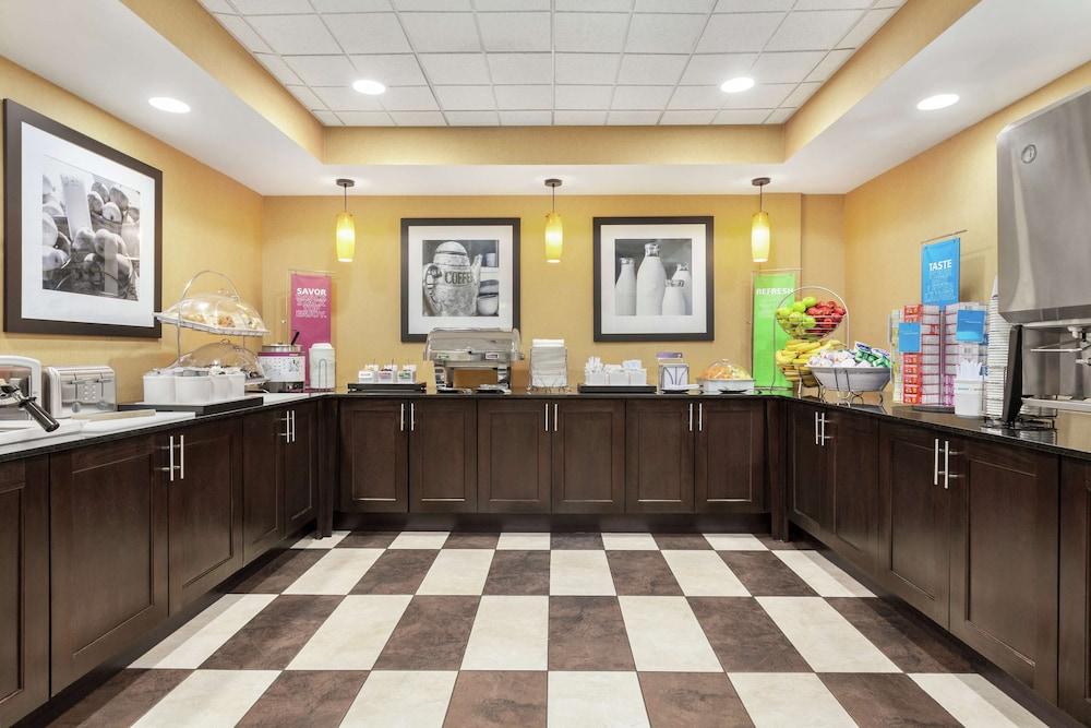 Hampton Inn Oklahoma City-I-40 E. (Tinker Air Force Base) photo 10