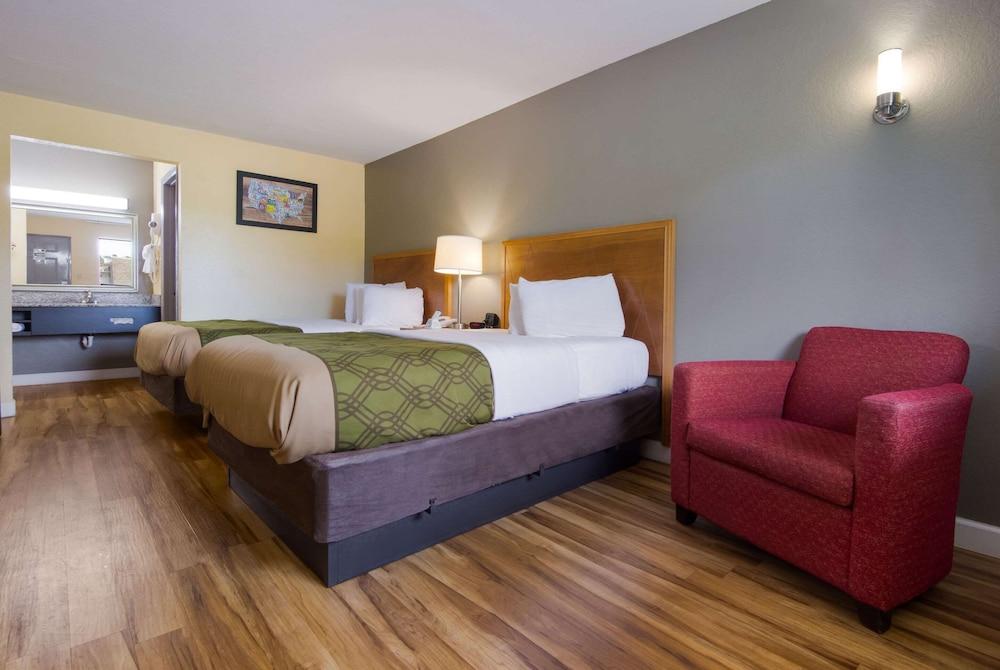 Econo Lodge Battleboro - Rocky Mount I-95 photo 10