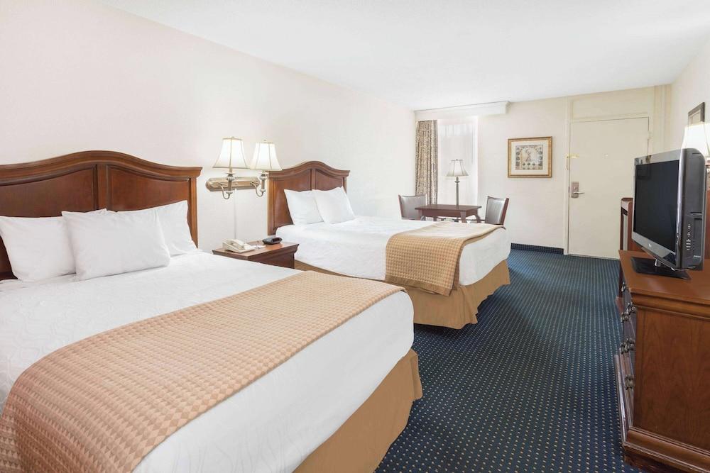 Baymont by Wyndham Rocky Mount I-95 photo 13