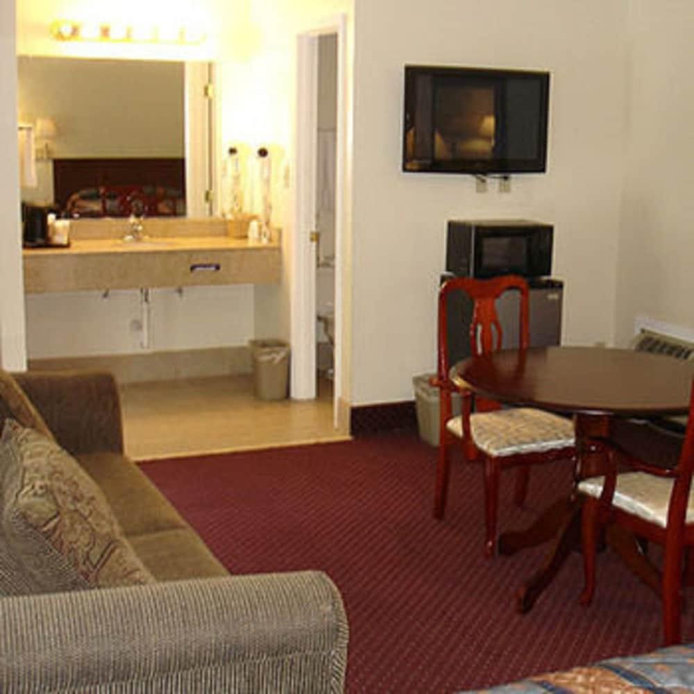 Whispering Pines by Hotel O Whitestone VA photo 5