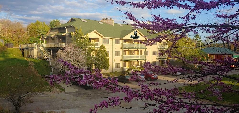 Grand Wood Suites — hotel in Nashville