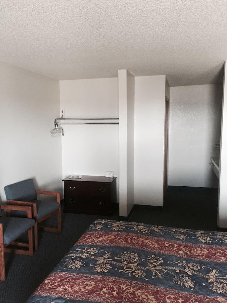 Country Inn Bolivar photo 2