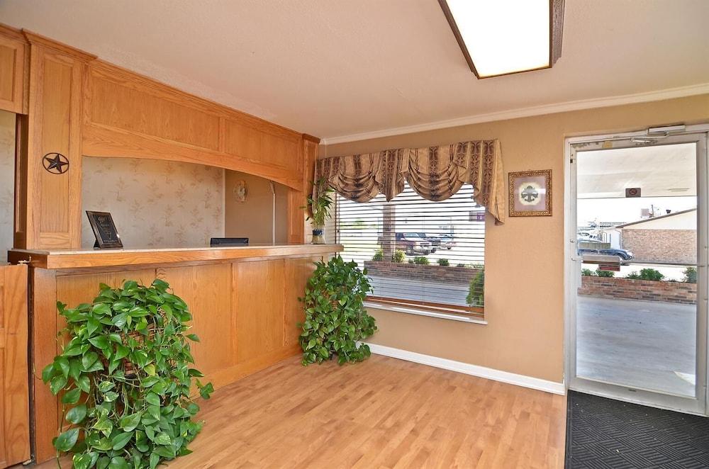 Americas Best Value Inn Stephenville photo 4