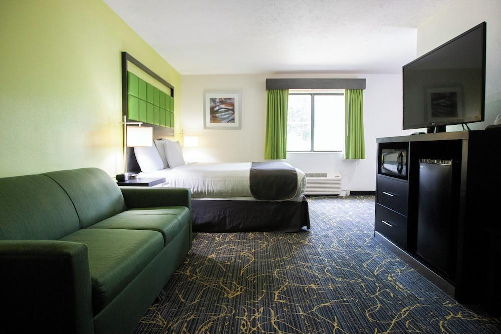 AmericInn by Wyndham Delafield-Waukesha-Milwaukee photo 34