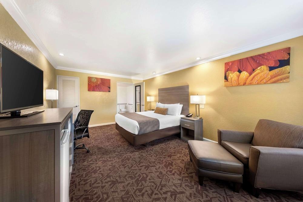 Best Western Hanford Inn photo 13