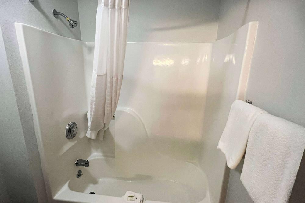 Baymont by Wyndham Columbia, MO photo 2