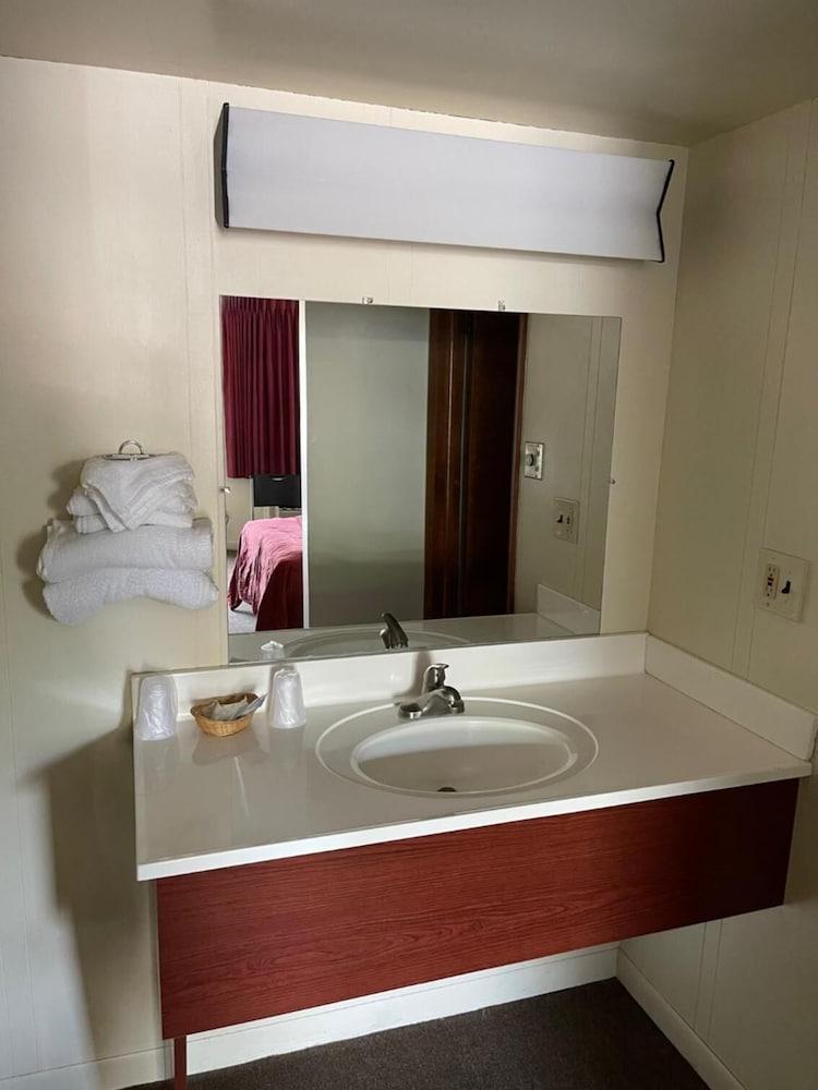 VIBE INN - WHIRLPOOL SUITES photo 26