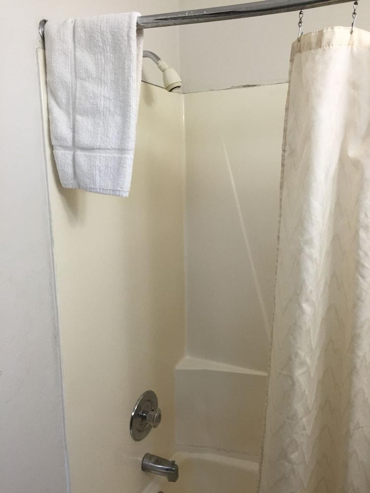 Double A Motel photo 14