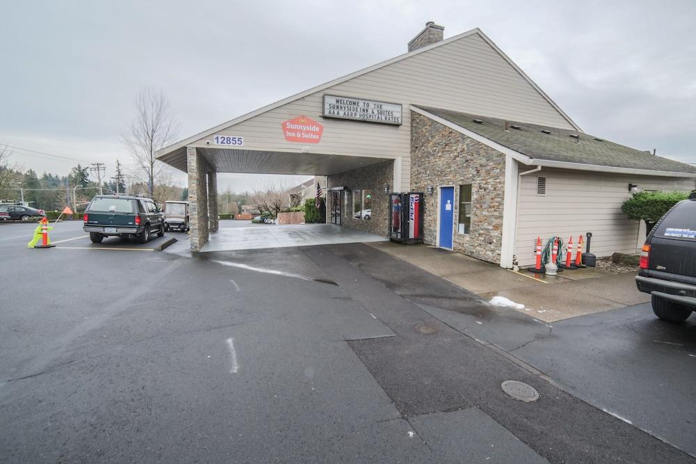 Sunnyside Inn & Suites photo 82