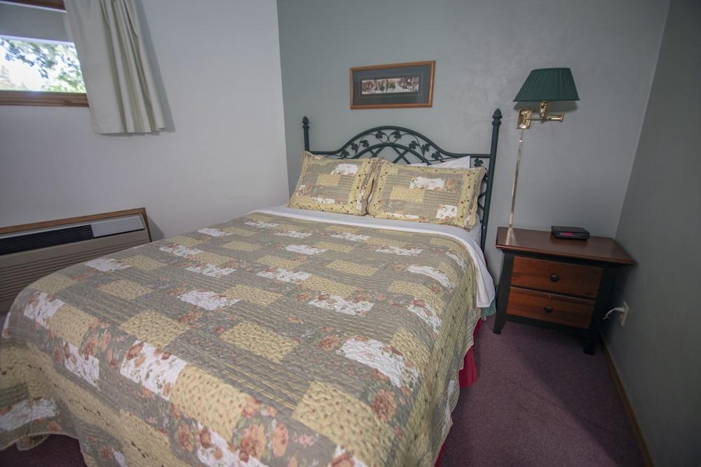 Ridges Inn & Suites photo 85
