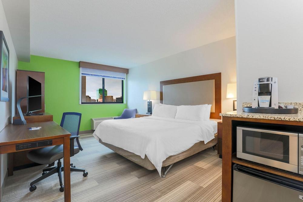 Holiday Inn Express & Suites Fort Worth Downtown by IHG photo 12