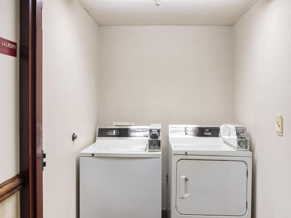 Days Inn by Wyndham Adairsville photo 38